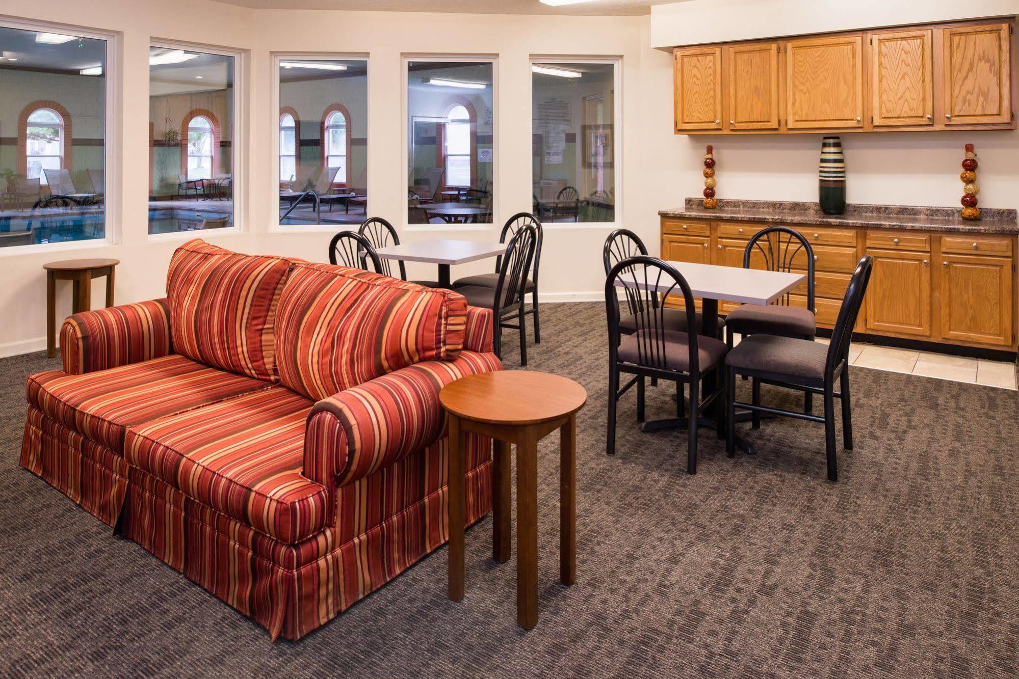 Charwood Suites コロンバス エクステリア 写真