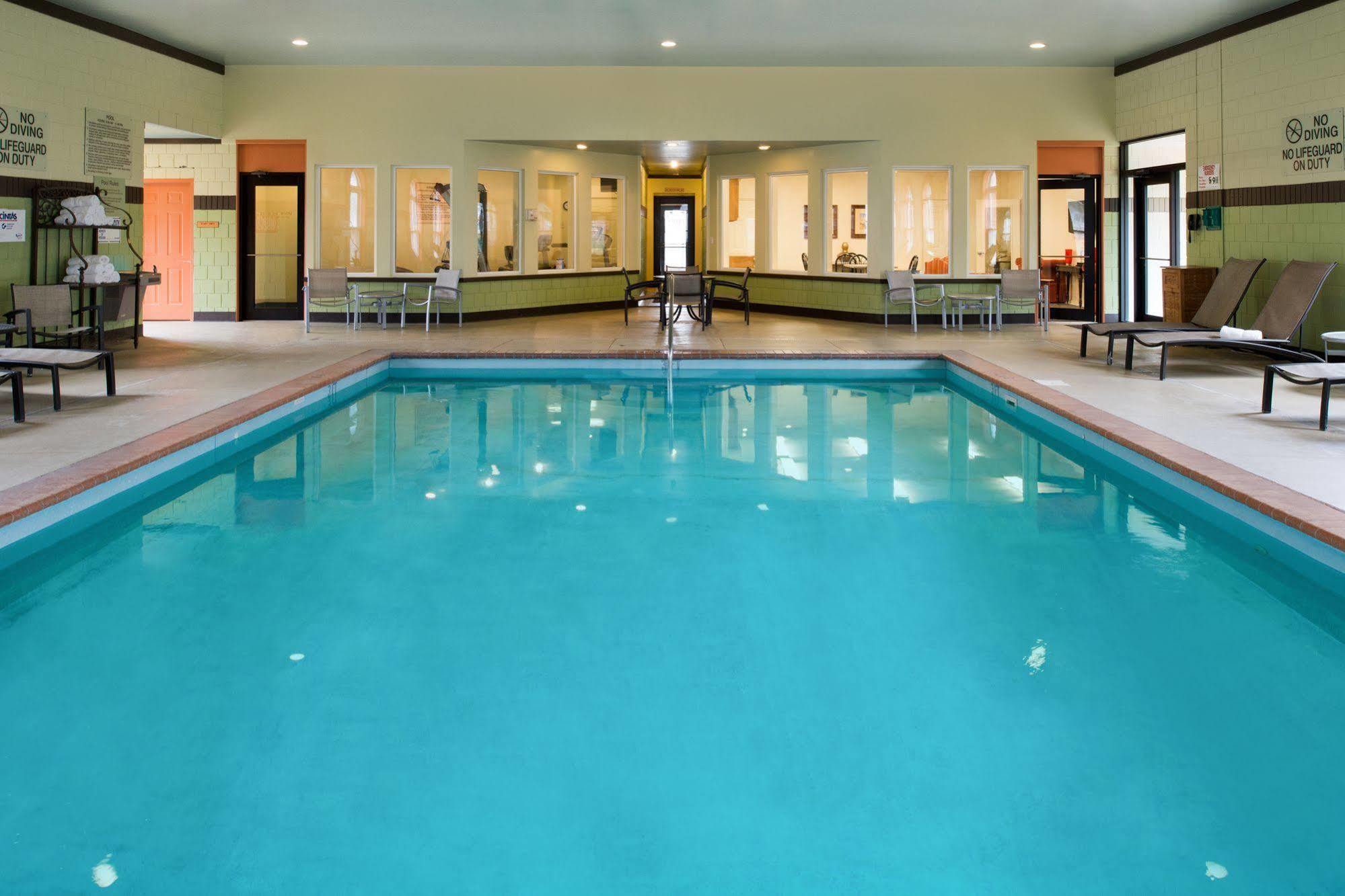 Charwood Suites コロンバス エクステリア 写真